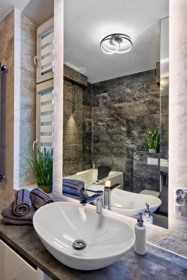 Apartament Bialy Z Jacuzzi Краков Экстерьер фото