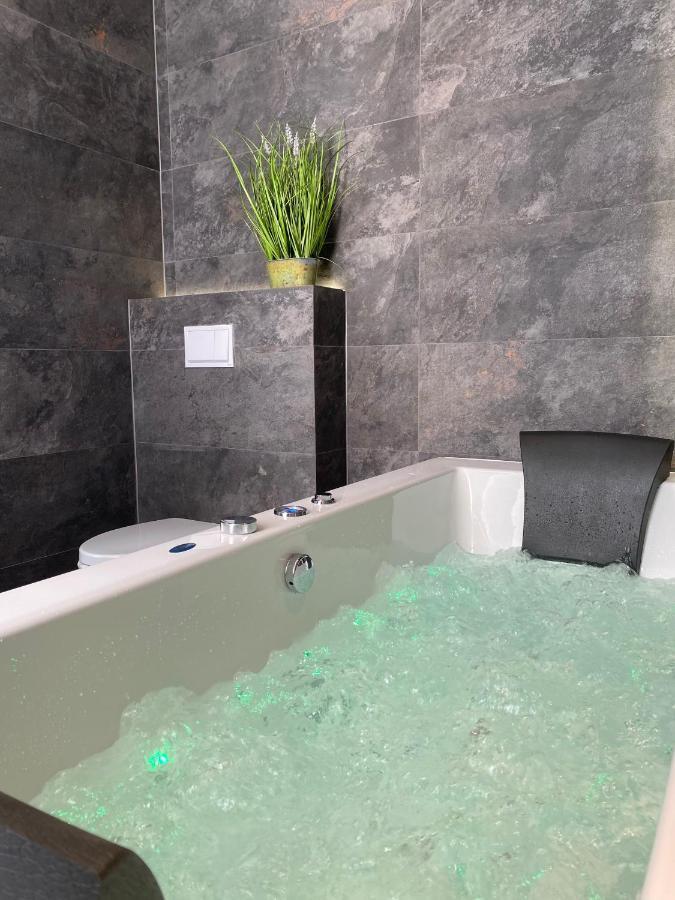 Apartament Bialy Z Jacuzzi Краков Экстерьер фото
